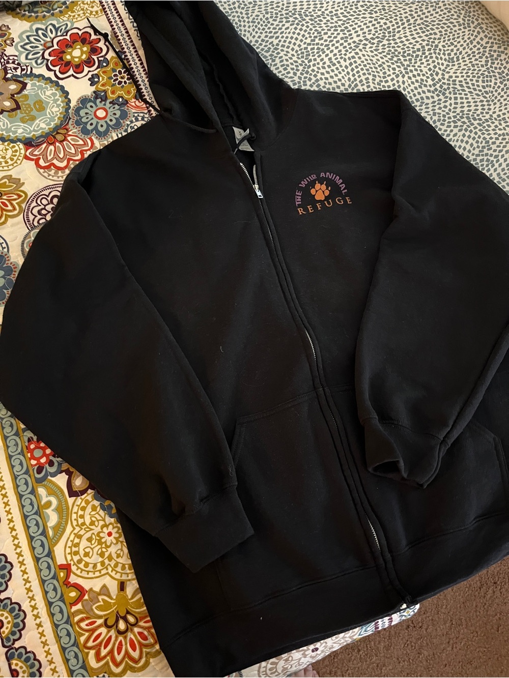 Gildan Black Full-Zip Hoodie from Wild Animal Refuge size Unisex XL